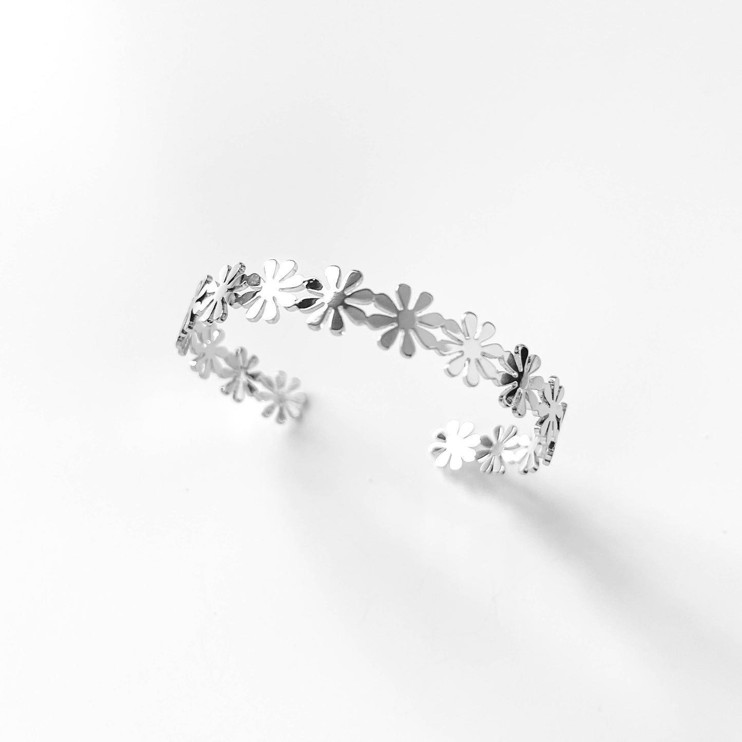 Fashion Daisy Cuff Bracelet