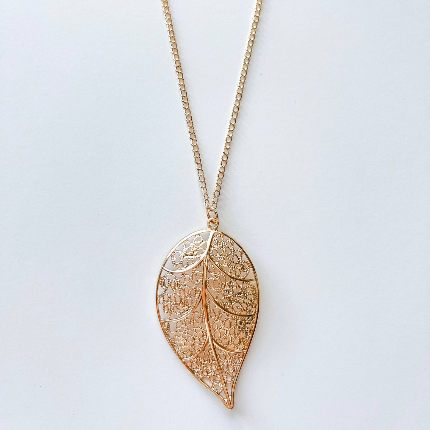 Fashion Leaf Pendant Long Chain Necklace