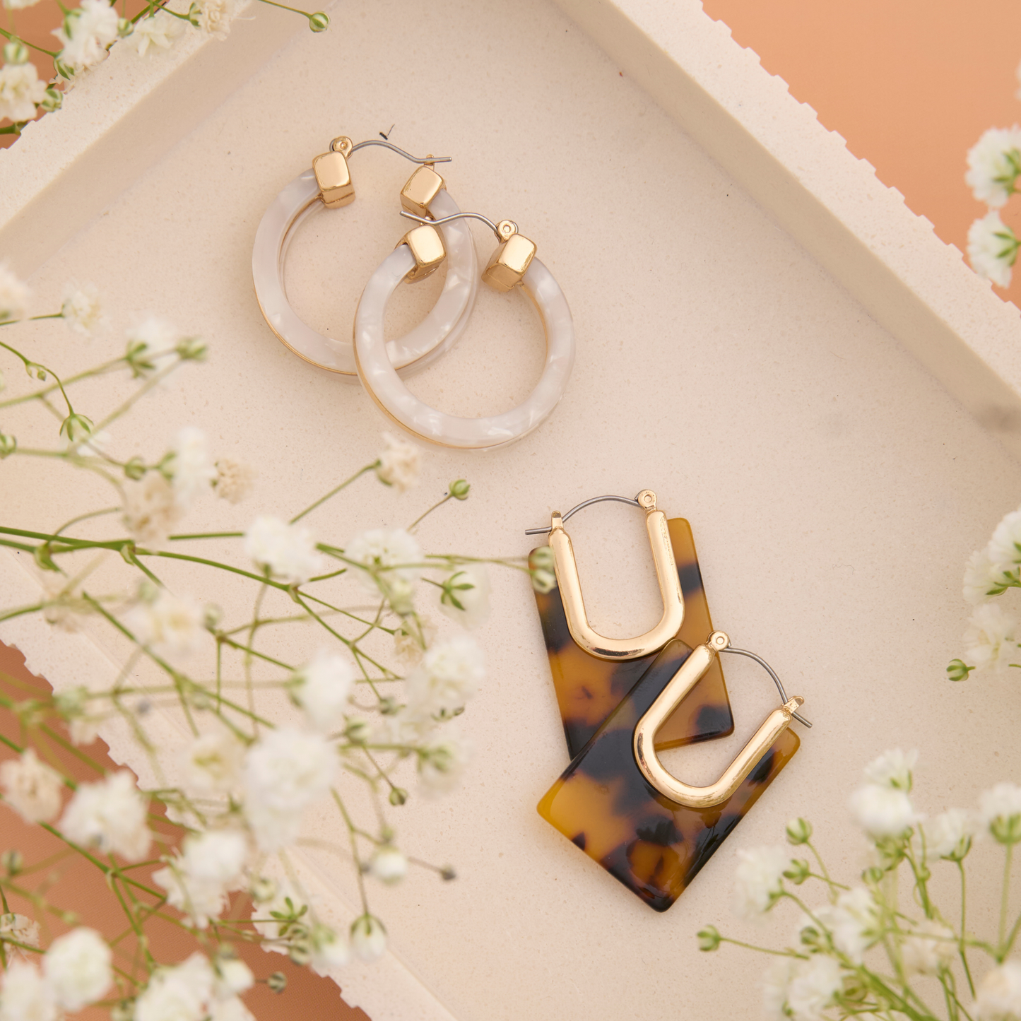 Sloane Tortoiseshell Circle Acrylic Hoop Earring: Classic Tortoise