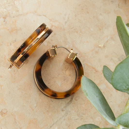 Sloane Tortoiseshell Circle Acrylic Hoop Earring: Classic Tortoise