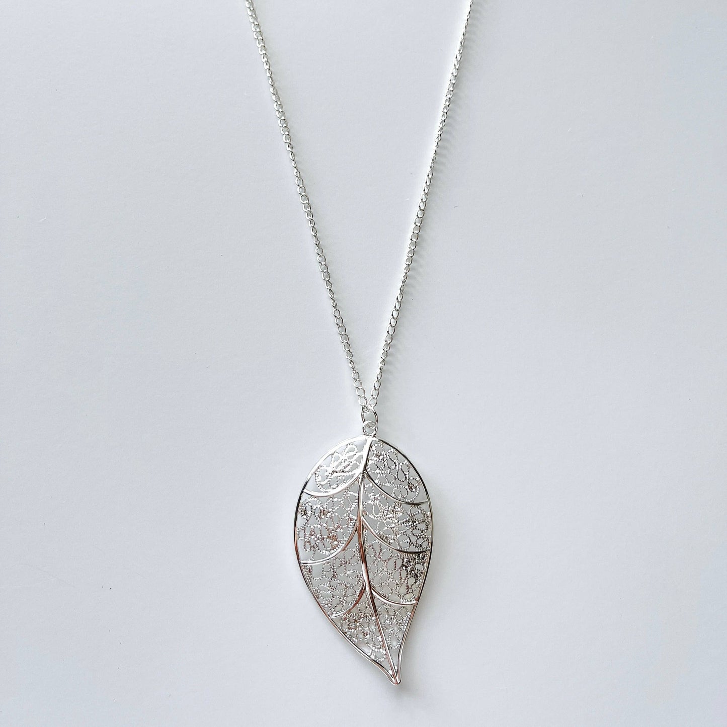 Fashion Leaf Pendant Long Chain Necklace